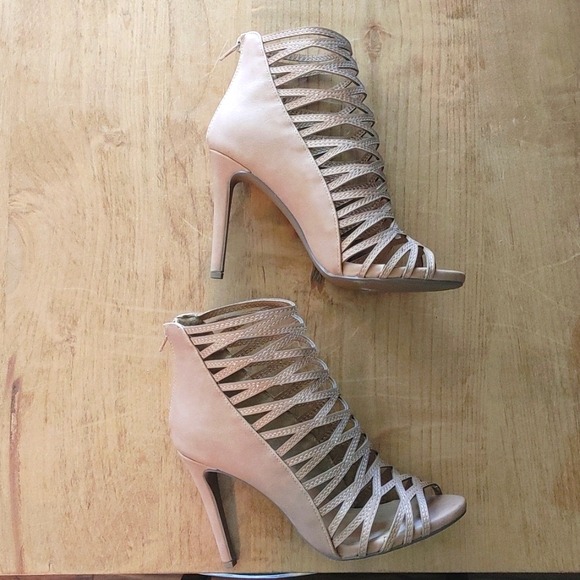 Heart in D Natural Leather Strappy Heels - Picture 4 of 7